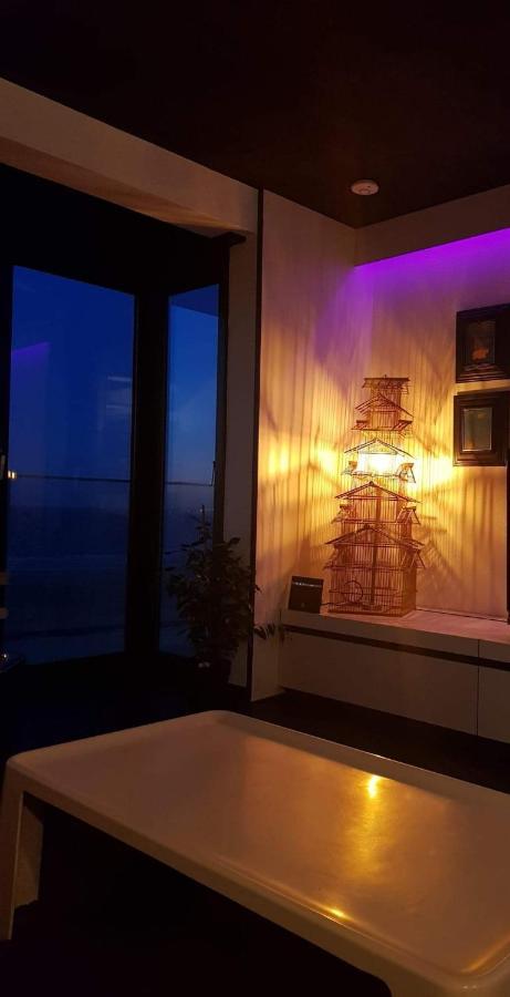 Modern Appartement Met Frontaal Zeezicht En Prive Parking Knokke-Heist Exteriör bild