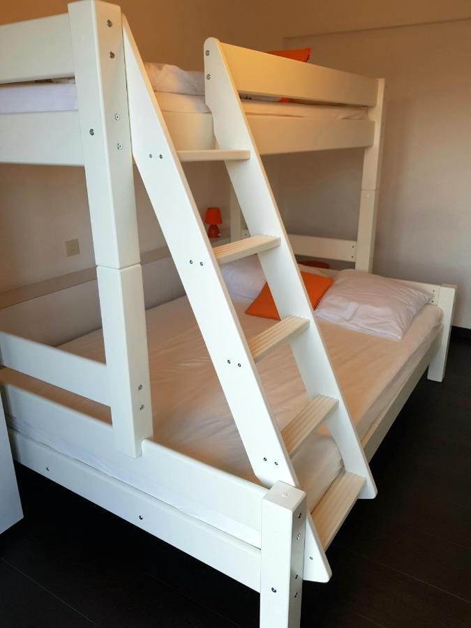 Modern Appartement Met Frontaal Zeezicht En Prive Parking Knokke-Heist Exteriör bild