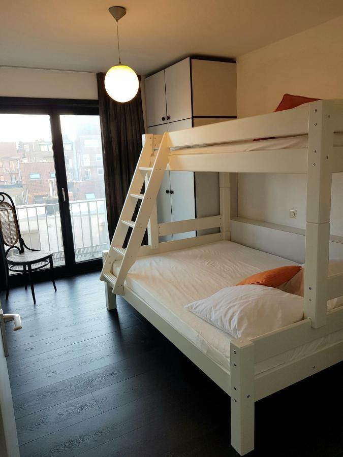 Modern Appartement Met Frontaal Zeezicht En Prive Parking Knokke-Heist Exteriör bild