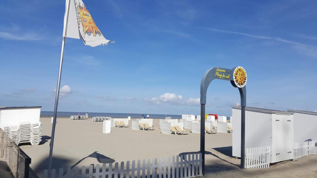 Modern Appartement Met Frontaal Zeezicht En Prive Parking Knokke-Heist Exteriör bild